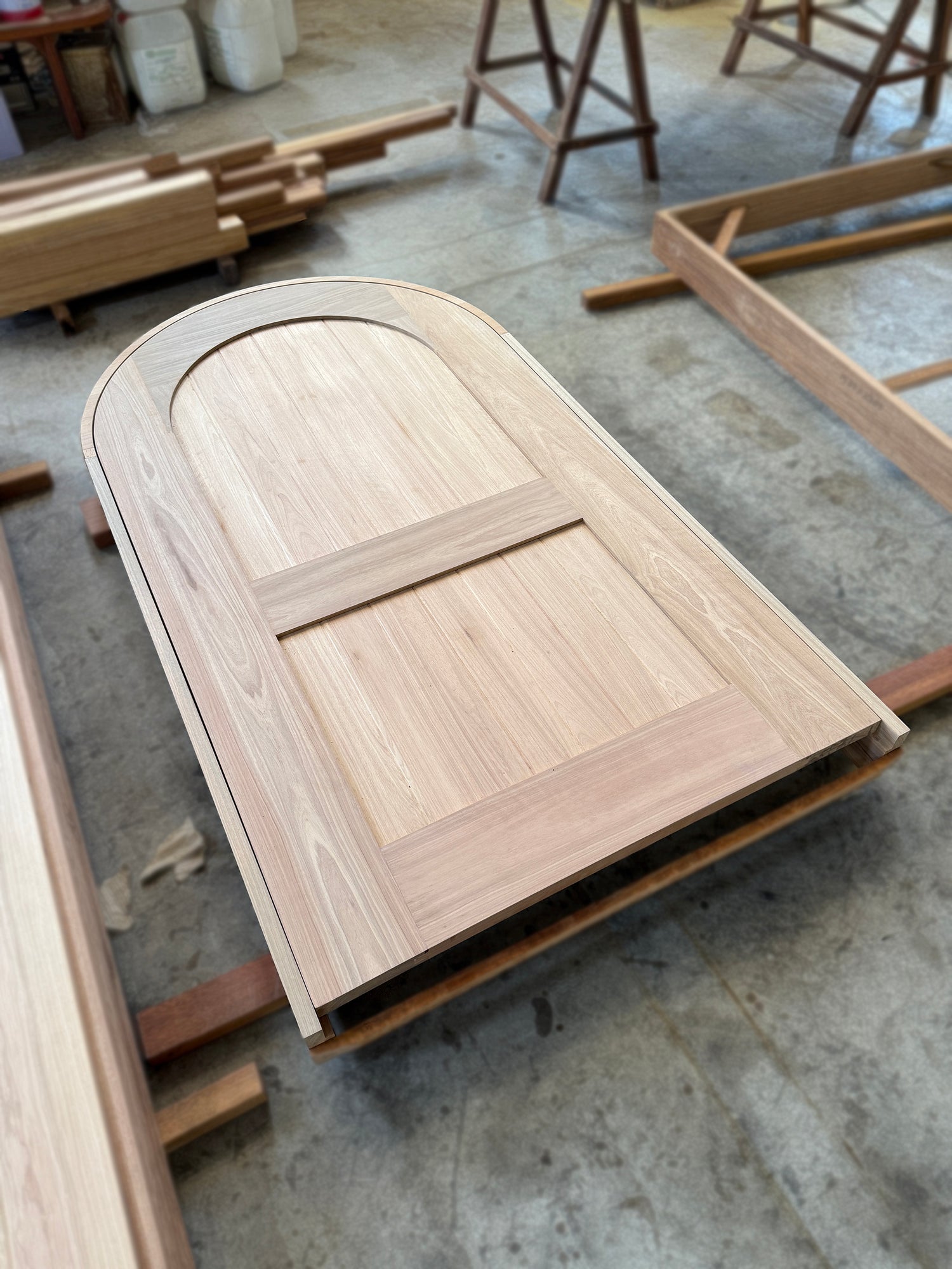 A set of arch door and frame made out of full solid nyatoh hardwood putting together after smooth sanding.